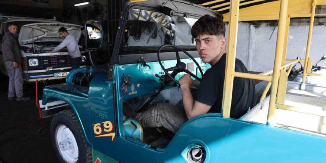 Yılların ustasının elinden trafiğe çıkıyor: 4 çeker arazi ciplerine yeniden hayat veriyor 4